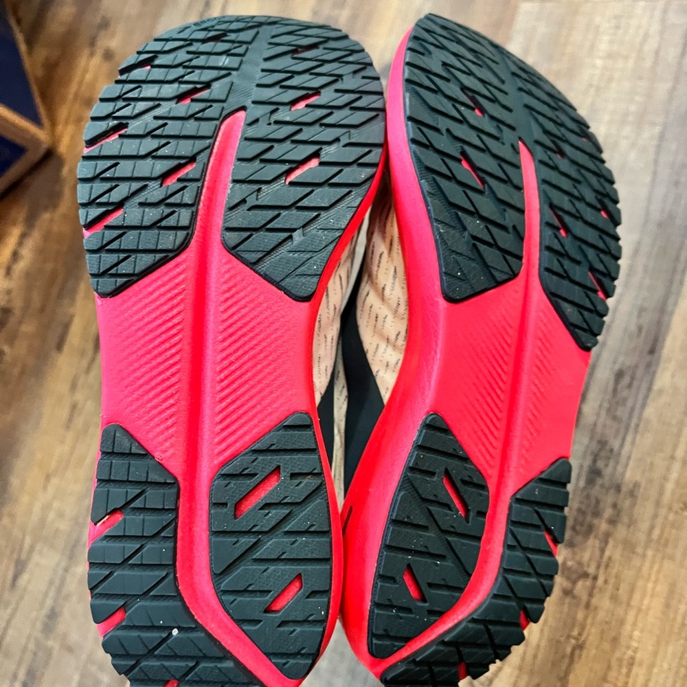 Brooks Hyperion Tempo - White and Pink Athletic Shoes - Picture 5 of 5